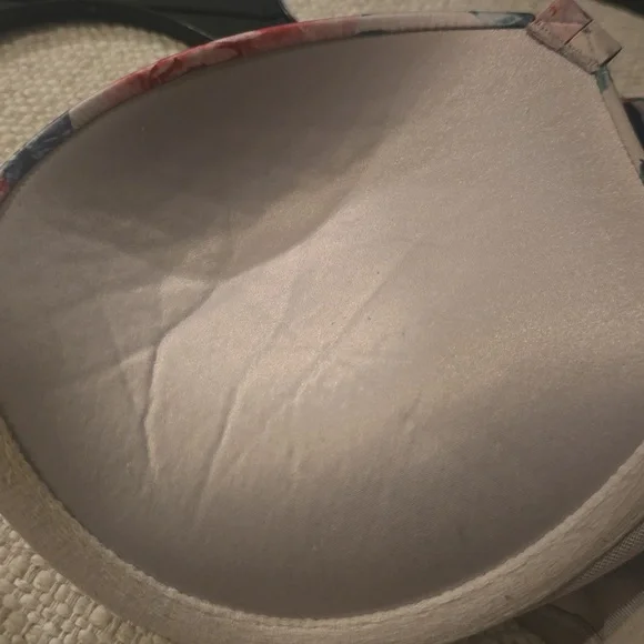 Victorias Secret Very Sexy Floral Pink Bra With Rhinestones Details On The Strap - Picture 4 of 5